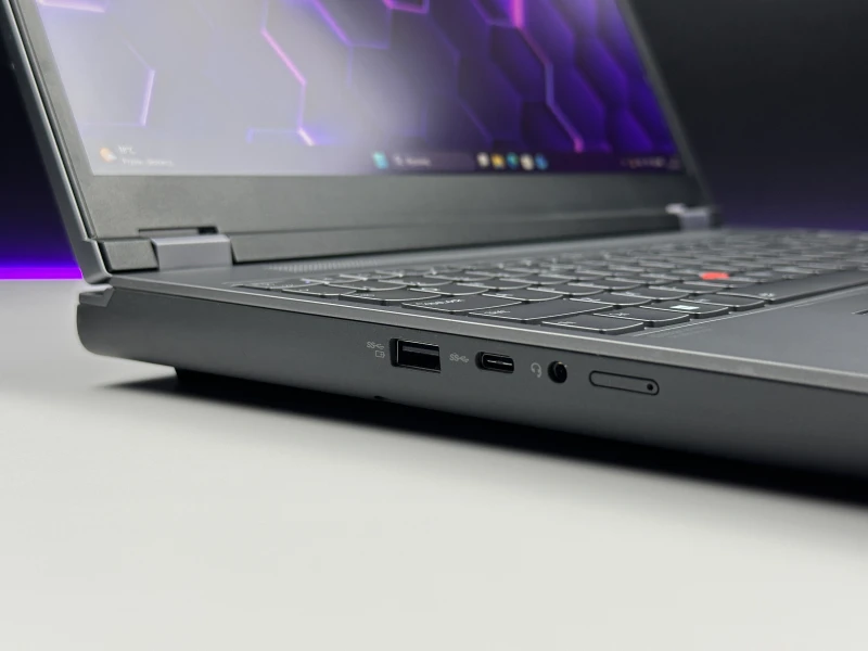 Lenovo ThinkPad P16 Gen 1 z procesorem i7-12850HX, ekranem 16" FHD+ i RTX A1000. Stacja robocza z klawiaturą US i 4 slotami RAM DDR5. Lenovo ThinkPad P16 Gen 1 z procesorem i7-12850HX, ekranem 16" FHD+ i RTX A1000. Stacja robocza z klawiaturą US i 4 slotami RAM DDR5.
