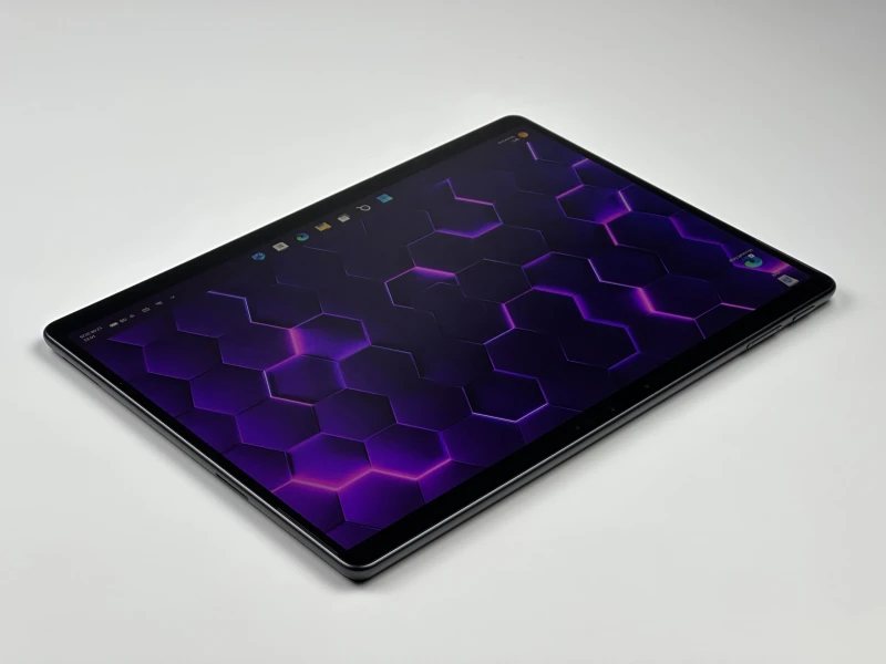 Microsoft Surface Pro 9 z procesorem i5-1245U, 8GB RAM, SSD 256GB i ekranem 13" 2880x1920. Czarny tablet z Thunderbolt 4.