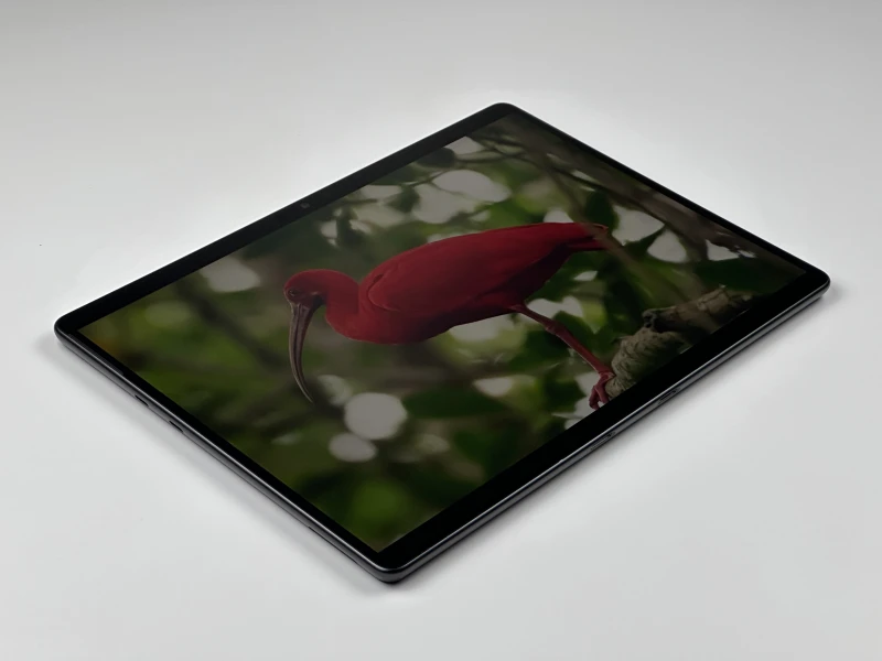 Microsoft Surface Pro 9 z procesorem i5-1245U, 8GB RAM, SSD 256GB i ekranem 13" 2880x1920. Czarny tablet z Thunderbolt 4.