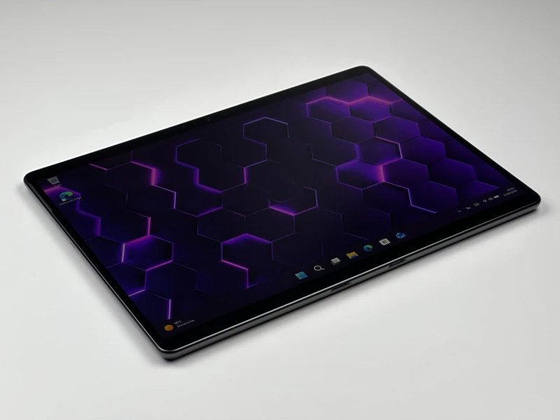 Microsoft Surface Pro 9 z procesorem i5-1245U, 8GB RAM, SSD 256GB i ekranem 13" 2880x1920. Czarny tablet z Thunderbolt 4.