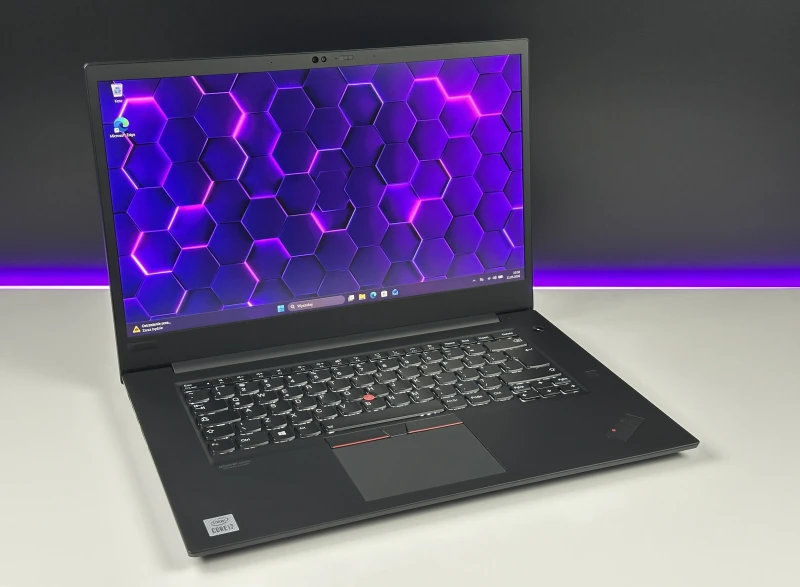 Lenovo ThinkPad P1 Gen 3 z procesorem Intel Core i7-10750H, ekranem 15,6″ FHD i grafiką T2000. Mobilna stacja robocza do wymagających zadań.