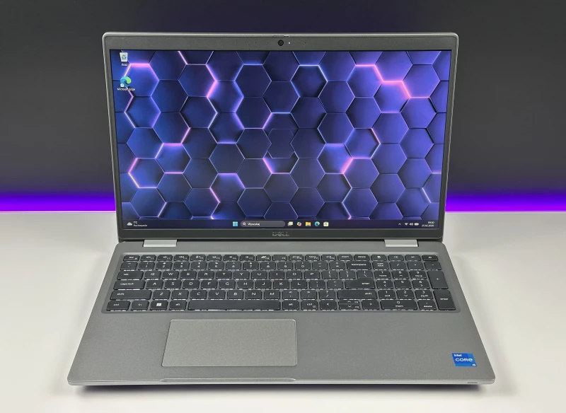 Dell Latitude 5520 z i5-1145G7, matrycą FHD, klawiaturą US (PL QWERTY) – mobilny laptop biznesowy stworzony do pracy w każdych warunkach.