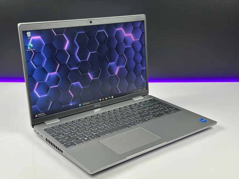 Dell Latitude 5520 z i5-1145G7, matrycą FHD, klawiaturą US (PL QWERTY) – mobilny laptop biznesowy stworzony do pracy w każdych warunkach.