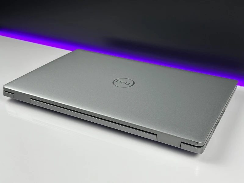 Dell Latitude 5520 z i5-1145G7, matrycą FHD, klawiaturą US (PL QWERTY) – mobilny laptop biznesowy stworzony do pracy w każdych warunkach.