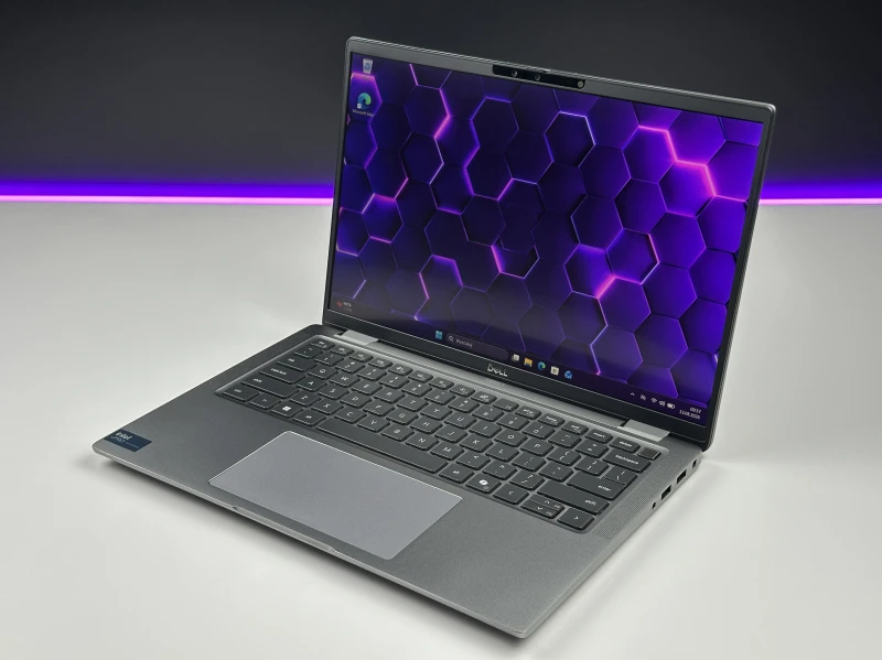 Dell Latitude 7450 z procesorem Intel Core Ultra 7 165U, 16 GB RAM i dotykowym ekranem 14″ FHD+. Laptop biznesowy z klawiaturą US.