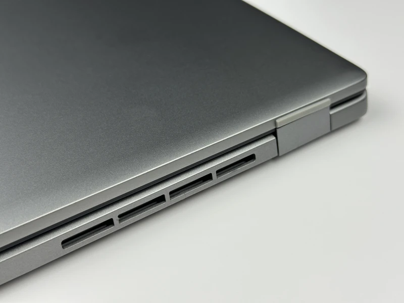 Dell Latitude 7450 z procesorem Intel Core Ultra 7 165U, 16 GB RAM i dotykowym ekranem 14″ FHD+. Laptop biznesowy z klawiaturą US.