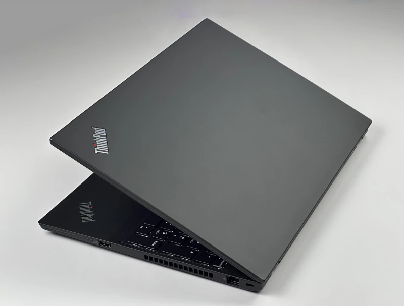 Lenovo ThinkPad T15 Gen 2 z i7-1185G7 i ekranem 15,6". Biznesowy laptop z klawiaturą US, obsługą Thunderbolt 4 i wytrzymałą konstrukcją zgodną. Lenovo ThinkPad T15 Gen 2 z i7-1185G7 i ekranem 15,6". Biznesowy laptop z klawiaturą US, obsługą Thunderbolt 4 i wytrzymałą konstrukcją zgodną.