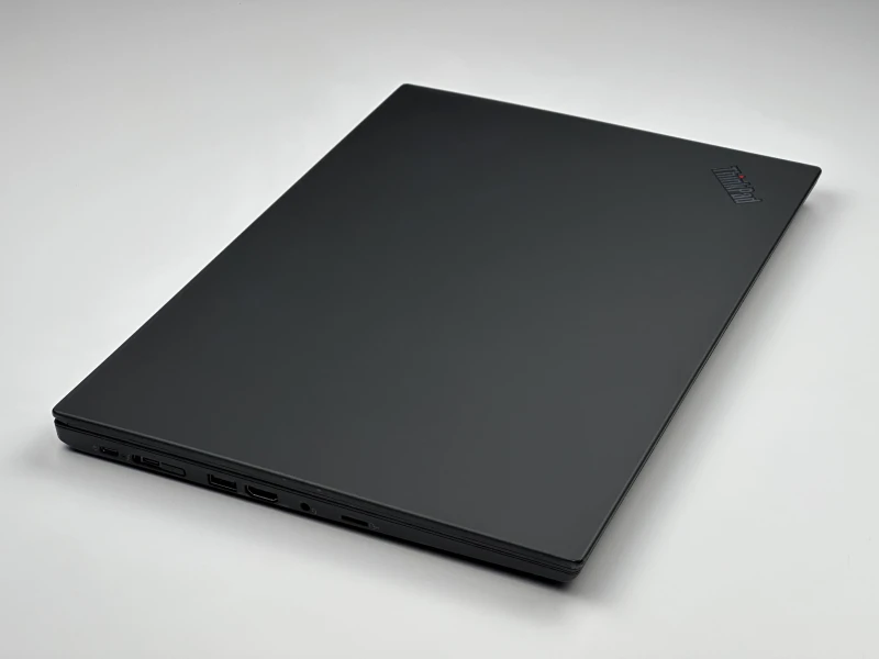 Lenovo ThinkPad T15 Gen 2 z i7-1185G7 i ekranem 15,6". Biznesowy laptop z klawiaturą US, obsługą Thunderbolt 4 i wytrzymałą konstrukcją zgodną.