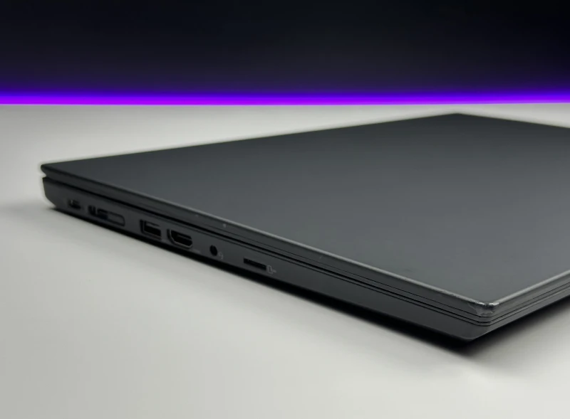 Lenovo ThinkPad T15 Gen 2 z i7-1185G7 i ekranem 15,6". Biznesowy laptop z klawiaturą US, obsługą Thunderbolt 4 i wytrzymałą konstrukcją zgodną.