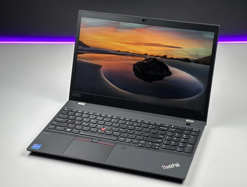 Lenovo ThinkPad T15 Gen 2 z i7-1185G7 i ekranem 15,6". Biznesowy laptop z klawiaturą US, obsługą Thunderbolt 4 i wytrzymałą konstrukcją zgodną. Lenovo ThinkPad T15 Gen 2 z i7-1185G7 i ekranem 15,6". Biznesowy laptop z klawiaturą US, obsługą Thunderbolt 4 i wytrzymałą konstrukcją zgodną.