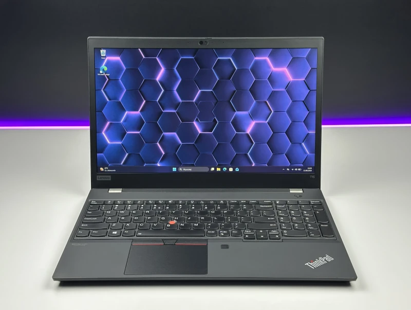 Lenovo ThinkPad T15 Gen 2 z procesorem i7-1185G7, ekranem 15.6" FHD i Intel Iris Xe. Laptop biznesowy z klawiaturą US i Wi-Fi 6.