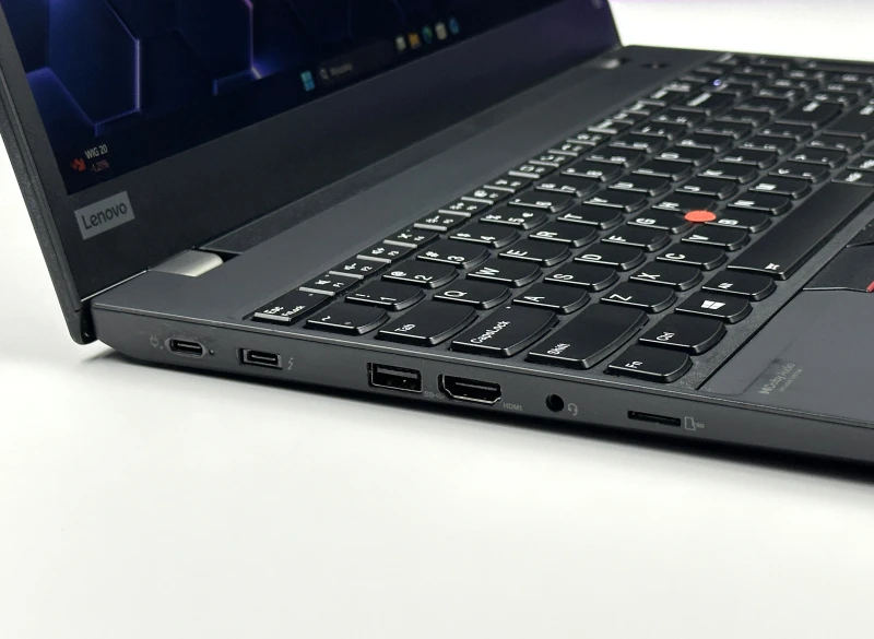 Lenovo ThinkPad T15 Gen 2 z procesorem i7-1185G7, ekranem 15.6" FHD i Intel Iris Xe. Laptop biznesowy z klawiaturą US i Wi-Fi 6.