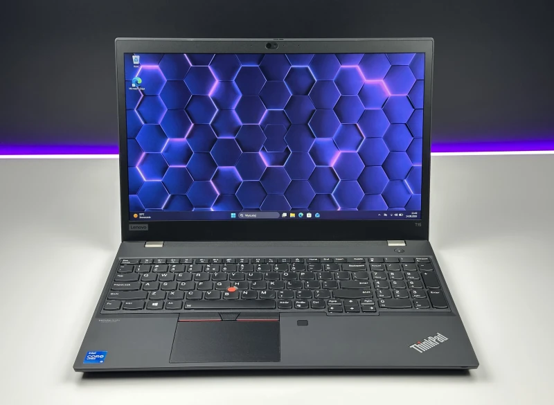 Lenovo ThinkPad T15 Gen 2 z procesorem i5-1145G7, ekranem 15.6" FHD i Intel Iris Xe. Laptop biznesowy z klawiaturą US i Thunderbolt 4.