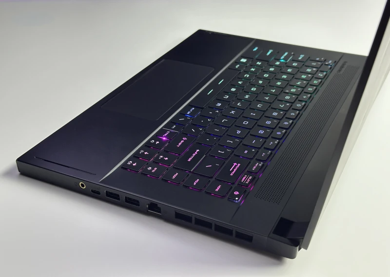 MSI GS66 Stealth 11UH - i9-11900H, 360Hz, RTX 3080. Gamingowy laptop z klawiaturą RGB i matrycą 360Hz stworzoną do rywalizacji e-sportowej.
