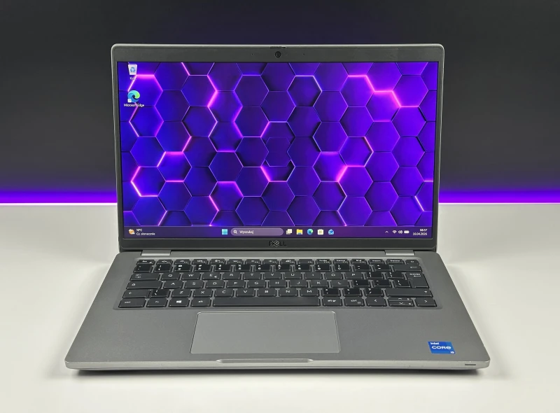 Dell Latitude 5420 z procesorem i5-1145G7, ekranem 14" FHD i grafiką Intel Iris Xe Graphics. Laptop biznesowy z portami Thunderbolt 4.