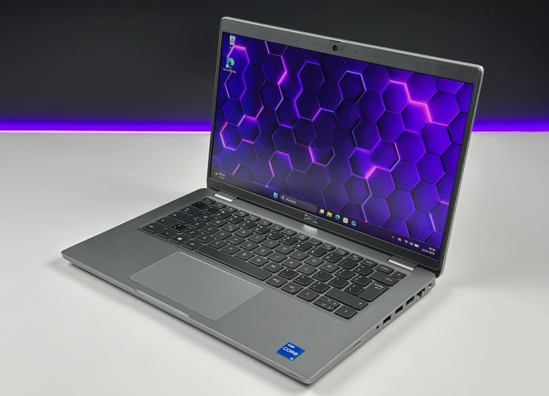 Dell Latitude 5420 z procesorem i5-1145G7, ekranem 14" FHD i grafiką Intel Iris Xe Graphics. Laptop biznesowy z portami Thunderbolt 4.