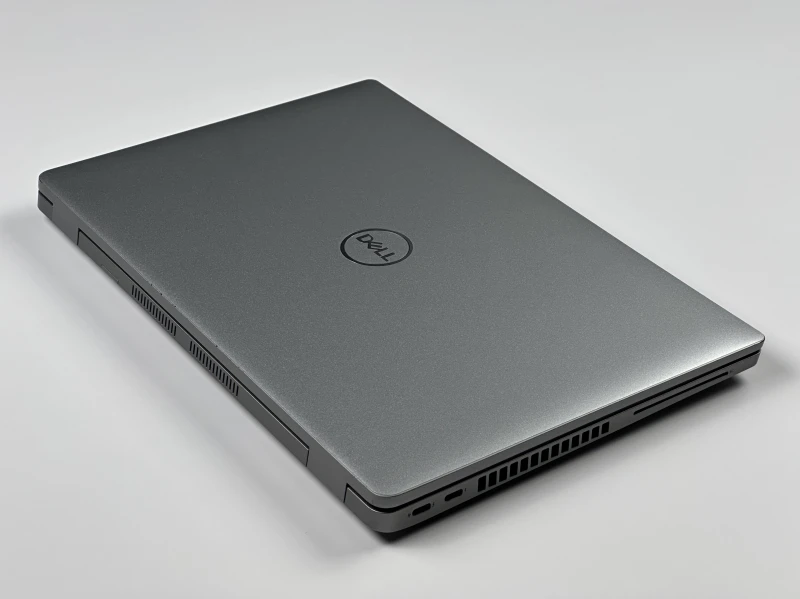 Dell Latitude 5420 z procesorem i5-1145G7, ekranem 14" FHD i grafiką Intel Iris Xe Graphics. Laptop biznesowy z portami Thunderbolt 4.
