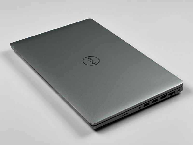 Dell Latitude 5420 z procesorem i5-1145G7, ekranem 14" FHD i grafiką Intel Iris Xe Graphics. Laptop biznesowy z portami Thunderbolt 4.