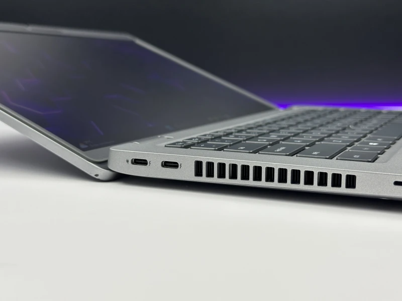 Dell Latitude 5420 z procesorem i5-1145G7, dotykowym ekranem 14" FHD i klawiaturą US. Laptop biznesowy z Intel Iris Xe i Thunderbolt 4.