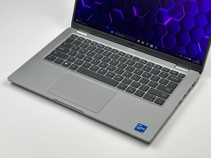 Dell Latitude 5420 z procesorem i5-1145G7, dotykowym ekranem 14" FHD i klawiaturą US. Laptop biznesowy z Intel Iris Xe i Thunderbolt 4.