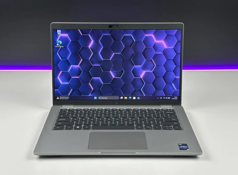 Dell Latitude 5440 z procesorem i7-1365U, ekranem 14" FHD i Intel Iris Xe Graphics. Laptop biznesowy z klawiaturą US i Thunderbolt 4.