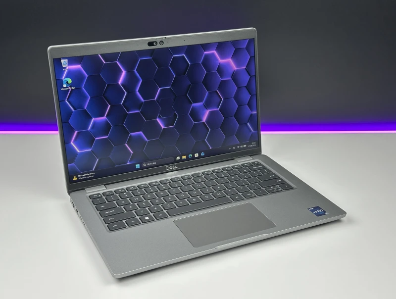 Dell Latitude 5440 z procesorem i7-1365U, ekranem 14" FHD i Intel Iris Xe Graphics. Laptop biznesowy z klawiaturą US i Thunderbolt 4.
