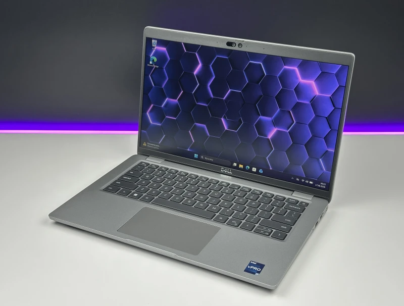 Dell Latitude 5440 z procesorem i7-1365U, ekranem 14" FHD i Intel Iris Xe Graphics. Laptop biznesowy z klawiaturą US i Thunderbolt 4.