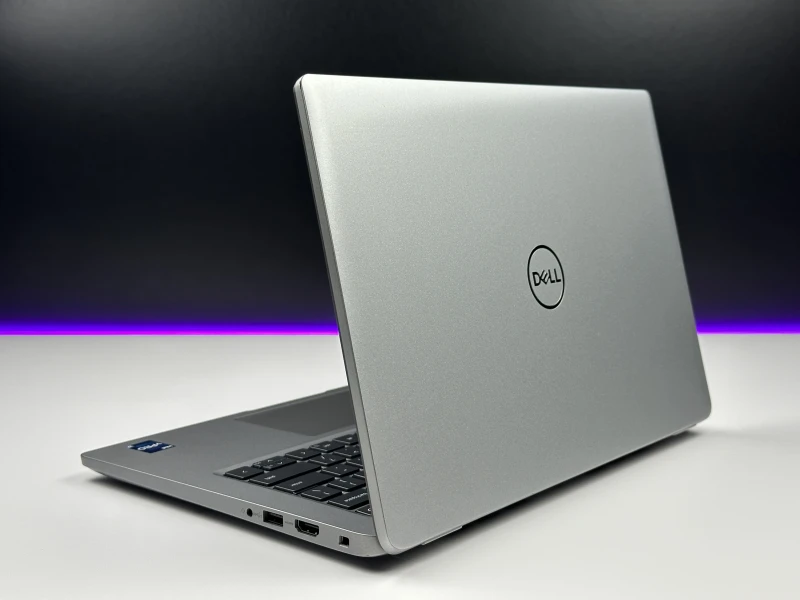 Dell Latitude 5440 z procesorem i7-1365U, ekranem 14" FHD i Intel Iris Xe Graphics. Laptop biznesowy z klawiaturą US i Thunderbolt 4.