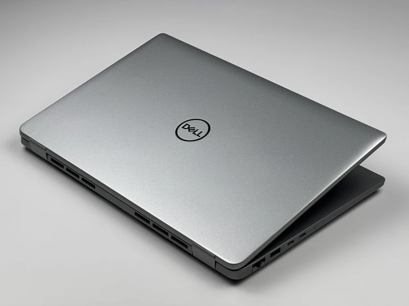 Dell Latitude 5440 z procesorem i7-1365U, ekranem 14" FHD i Intel Iris Xe Graphics. Laptop biznesowy z klawiaturą US i Thunderbolt 4.