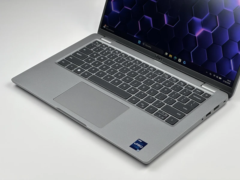 Dell Latitude 5440 z procesorem i7-1365U, ekranem 14" FHD i Intel Iris Xe Graphics. Laptop biznesowy z klawiaturą US i Thunderbolt 4.