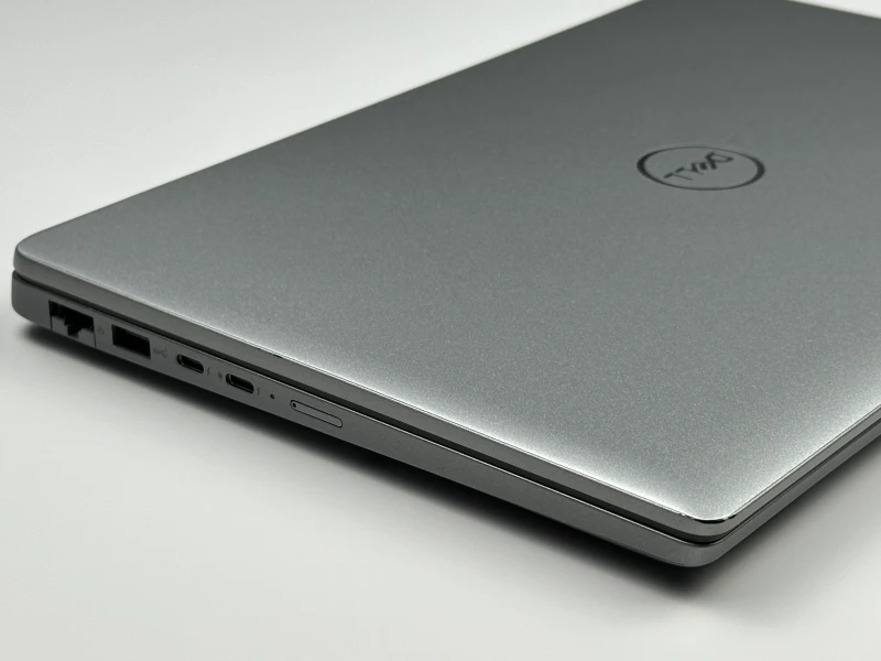 Dell Latitude 5440 z procesorem i7-1365U, ekranem 14" FHD i Intel Iris Xe Graphics. Laptop biznesowy z klawiaturą US i Thunderbolt 4.