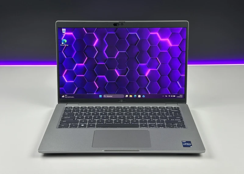 Dell Latitude 5440 z procesorem i7-1365U, ekranem 14" FHD i Intel Iris Xe Graphics. Laptop biznesowy z klawiaturą US i Thunderbolt 4.