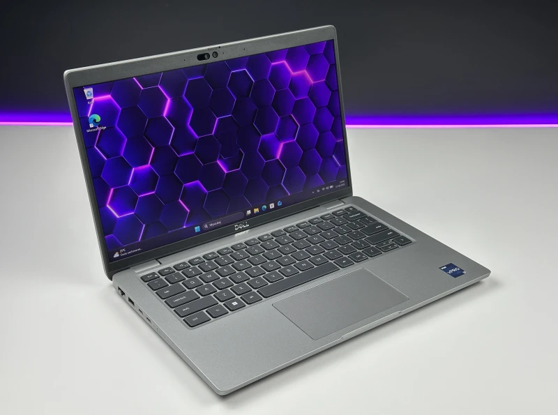Dell Latitude 5440 z procesorem i7-1365U, ekranem 14" FHD i Intel Iris Xe Graphics. Laptop biznesowy z klawiaturą US i Thunderbolt 4.