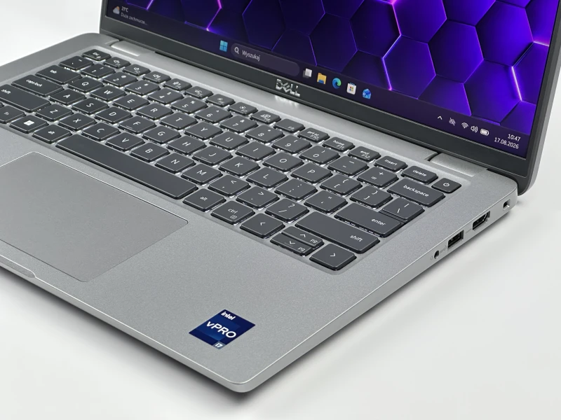 Dell Latitude 5440 z procesorem i7-1365U, ekranem 14" FHD i Intel Iris Xe Graphics. Laptop biznesowy z klawiaturą US i Thunderbolt 4.