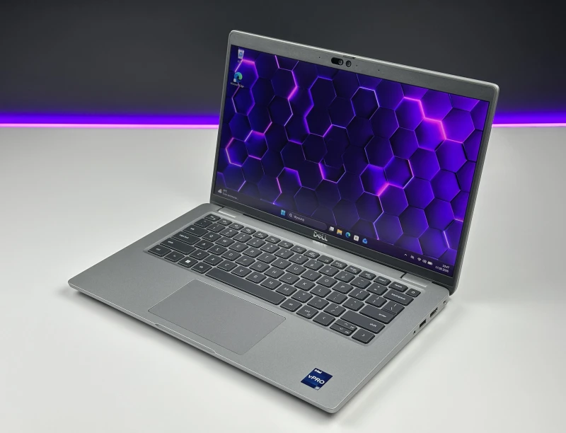 Dell Latitude 5440 z procesorem i7-1365U, ekranem 14" FHD i Intel Iris Xe Graphics. Laptop biznesowy z klawiaturą US i Thunderbolt 4.