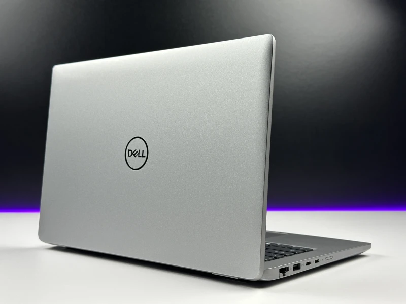 Dell Latitude 5440 z procesorem i7-1365U, ekranem 14" FHD i Intel Iris Xe Graphics. Laptop biznesowy z klawiaturą US i Thunderbolt 4.