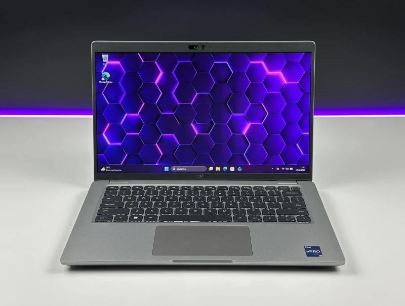 Dell Latitude 5440 z procesorem  i7-1365U, dotykowym ekranem 14" FHD. Laptop biznesowy z czytnikiem linii papilarnych, klawiaturą US i Thunderbolt 4.