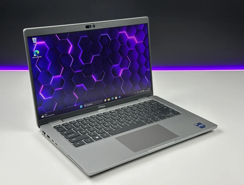 Dell Latitude 5440 z procesorem  i7-1365U, dotykowym ekranem 14" FHD. Laptop biznesowy z czytnikiem linii papilarnych, klawiaturą US i Thunderbolt 4.