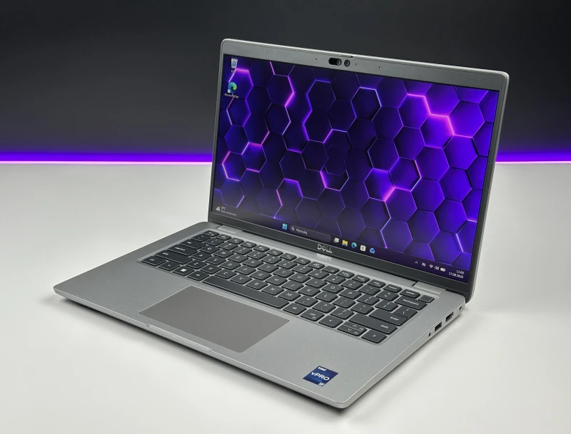Dell Latitude 5440 z procesorem  i7-1365U, dotykowym ekranem 14" FHD. Laptop biznesowy z czytnikiem linii papilarnych, klawiaturą US i Thunderbolt 4.