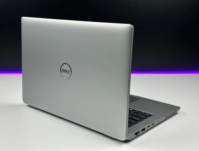 Dell Latitude 5440 z procesorem  i7-1365U, dotykowym ekranem 14" FHD. Laptop biznesowy z czytnikiem linii papilarnych, klawiaturą US i Thunderbolt 4.