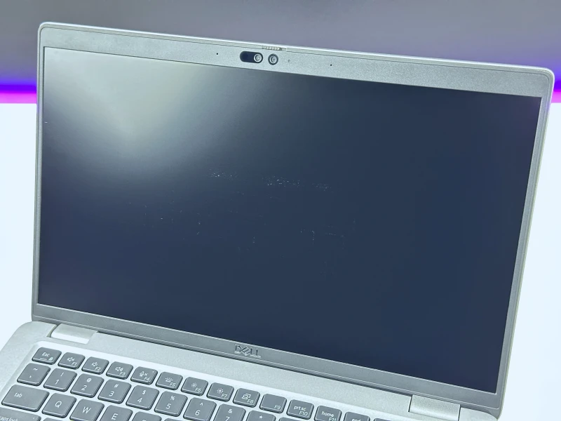 Dell Latitude 5440 z procesorem  i7-1365U, dotykowym ekranem 14" FHD. Laptop biznesowy z czytnikiem linii papilarnych, klawiaturą US i Thunderbolt 4.