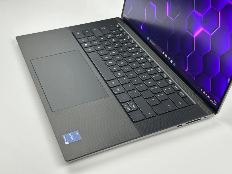 Dell Precision 5570 - procesor i7-12700H, matryca 15.6" FHD+, RTX A1000. Mobilna stacja robocza do CAD, projektowania i pracy profesjonalnej.