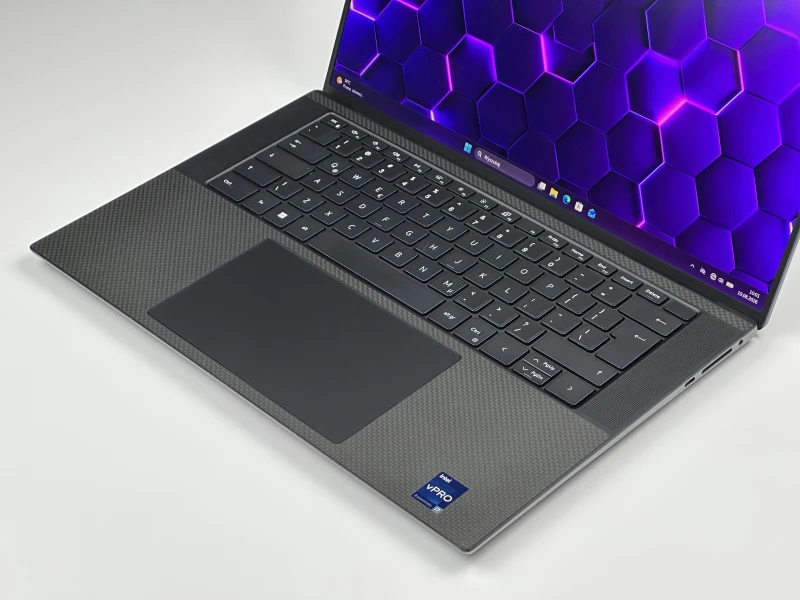 Dell Precision 5570 - procesor i7-12700H, matryca 15.6" FHD+, RTX A1000. Mobilna stacja robocza do CAD, projektowania i pracy profesjonalnej.