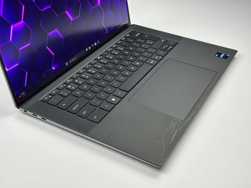 Dell Precision 5570 - procesor i7-12800H, matryca 15.6" FHD+, RTX A1000. Mobilna stacja robocza do CAD, projektowania i pracy profesjonalnej.