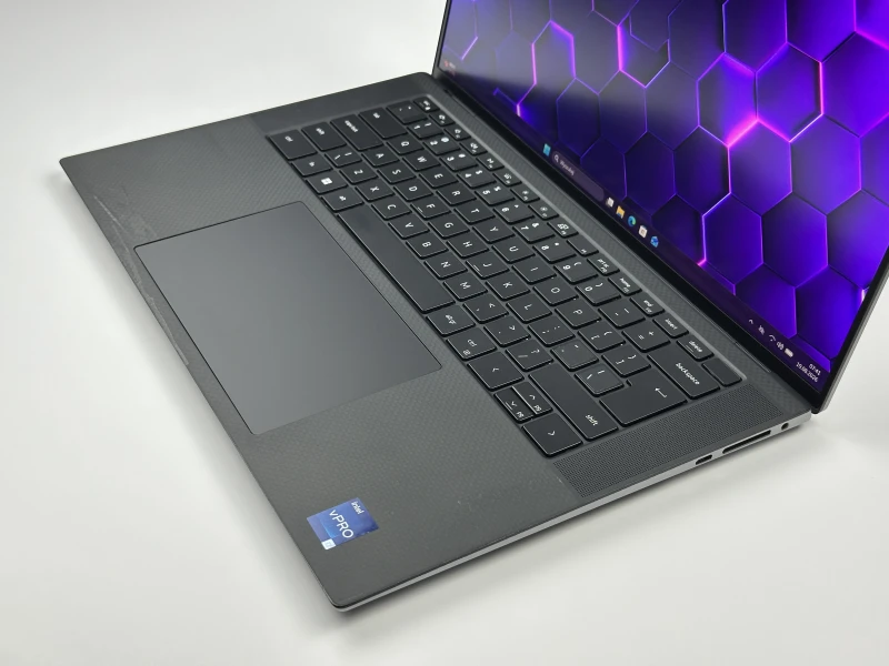 Dell Precision 5570 - procesor i7-12800H, matryca 15.6" FHD+, RTX A1000. Mobilna stacja robocza do CAD, projektowania i pracy profesjonalnej.