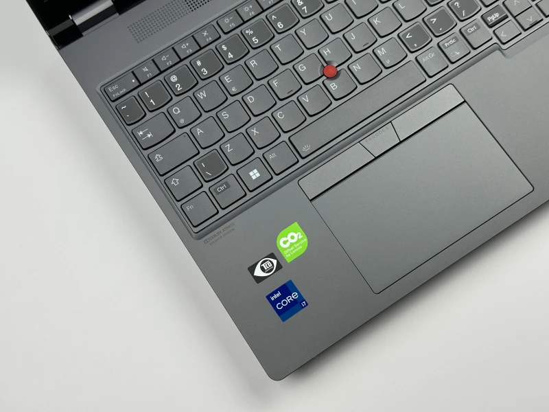 Lenovo ThinkPad P16 Gen 1 z procesorem i7-12800HX, ekranem 16" QHD+ i RTX A2000. Stacja robocza z czytnikiem linii papilarnych i 4 slotami RAM.