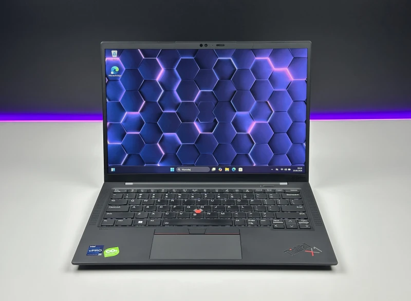 Lenovo ThinkPad X1 Carbon Gen 11 z procesorem i7-1365U, 16GB RAM i ekranem 14". Ultralekki laptop biznesowy z klawiaturą US i modemem LTE.