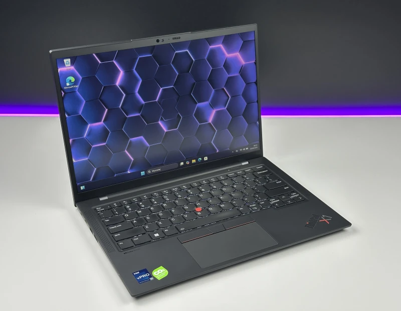 Lenovo ThinkPad X1 Carbon Gen 11 z procesorem i7-1365U, 16GB RAM i ekranem 14". Ultralekki laptop biznesowy z klawiaturą US i modemem LTE.