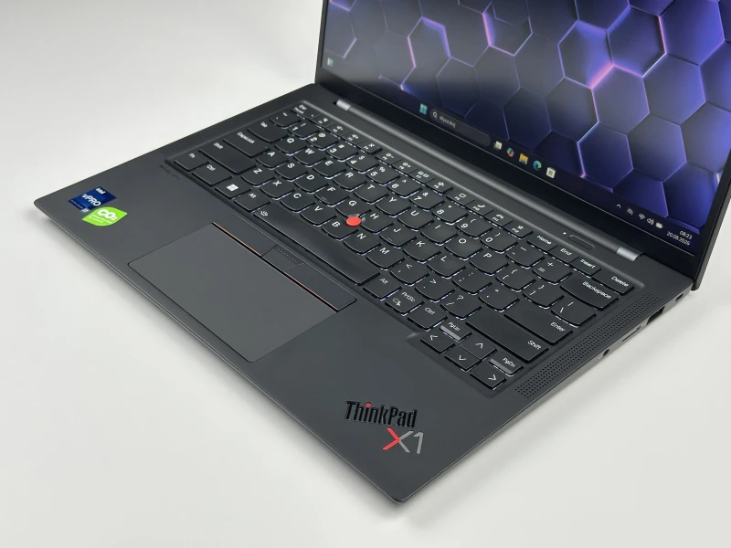 Lenovo ThinkPad X1 Carbon Gen 11 z procesorem i7-1365U, 16GB RAM i ekranem 14". Ultralekki laptop biznesowy z klawiaturą US i modemem LTE.