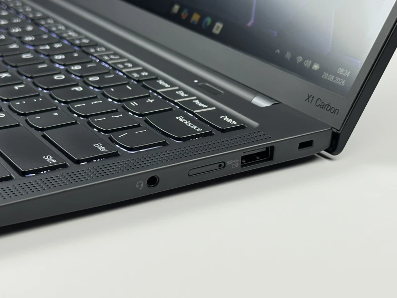 Lenovo ThinkPad X1 Carbon Gen 11 z procesorem i7-1365U, 16GB RAM i ekranem 14". Ultralekki laptop biznesowy z klawiaturą US i modemem LTE.